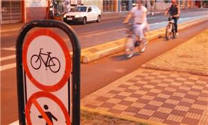 Ciclistas e pedestres não vêm sendo respeitados no