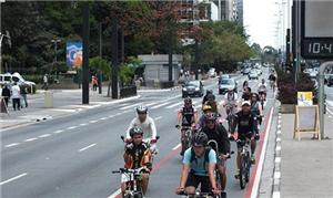 Ciclistas fazem inauguração extra-oficial da ciclo