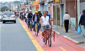 Ciclistas na zona leste