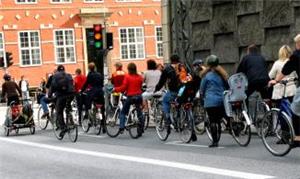Ciclistas nas ruas de Copenhague. wikipédia