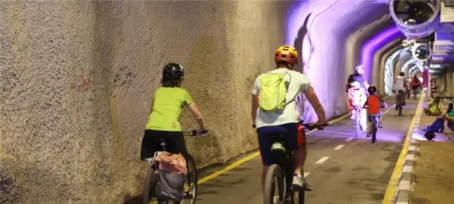 Ciclistas participam da inauguração do Túnel Kerem