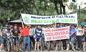 Ciclistas protestam por ciclovia