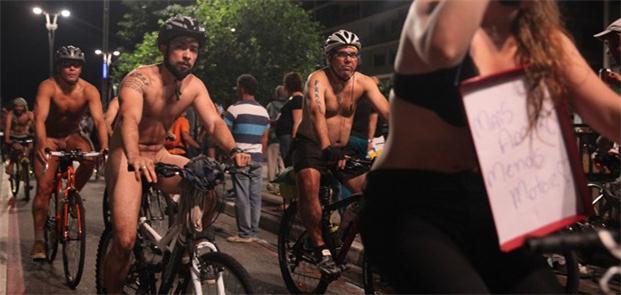 Ciclistas se concentraram na Av. Paulista