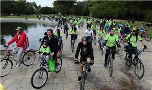 Ciclistas se manifestam em Porto Alegre