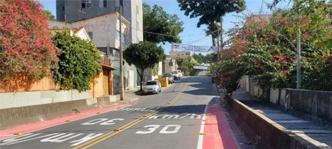 Ciclofaixa e área 30 km no bairro Santa Teresa