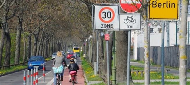 Ciclofaixa em Berlim: nem sempre há respeito