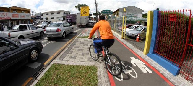 Ciclofaixa em calçada compartilhada