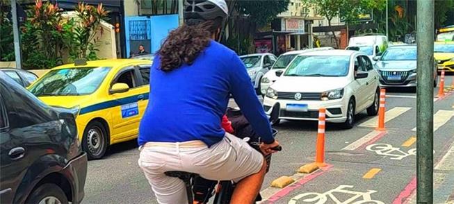Ciclofaixa na Rua das Laranjeiras, na zona sul do