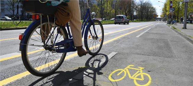 Ciclofaixas corona instaladas em Berlim, Alemanha