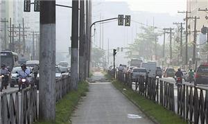 Ciclovia atrapalha trânsito na divisa entre Santos