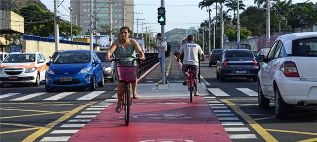 Ciclovia da avenida Leitão da Silva, em Vitória