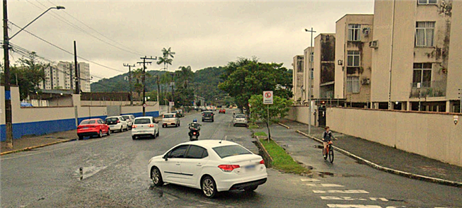Ciclovia em esquina de Joinville, a antiga 