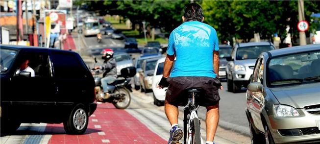 Ciclovia na calçada em Sorocaba