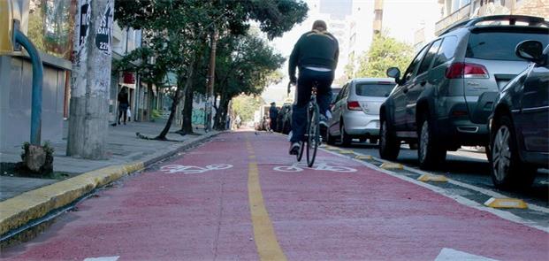 Ciclovia na rua José do Patrocínio, Bairro Cidade