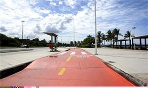 Ciclovia no calçadão de Camburi recebeu reforço na