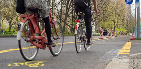 Ciclovia temporária em Berlim, já com sinalização