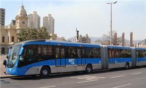 Coletivo de 28 metros chamou a atenção na Praça da