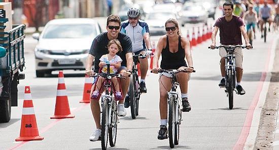 Como era bom curtir o domingo nas ciclofaixas, le