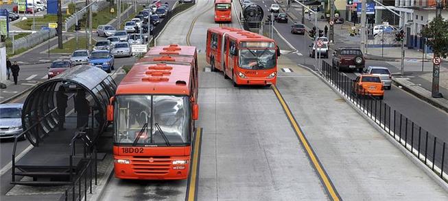 Corredor de ônibus em Curitiba (PR): em busca do u