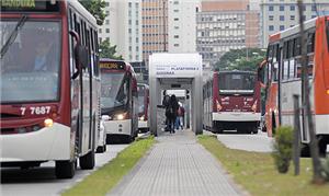 Corredor de ônibus em funcionamento na zona Sul de