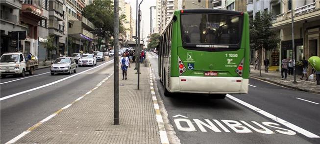 Corredor de ônibus na av. São João, em São Paulo