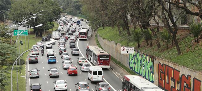 Corredor exclusivo de ônibus na Avenida 23 de Maio