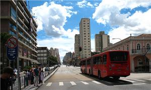 Curitiba, Brasil: pioneira dos sistemas avançados