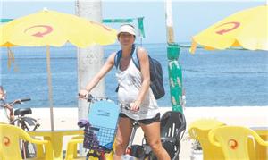 Cynthia Howlett tem a bicicleta elétrica como seu