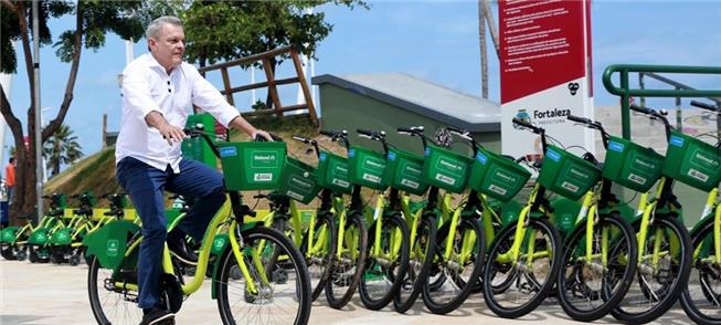 De bike, prefeito José Sarto anuncia ampliação do