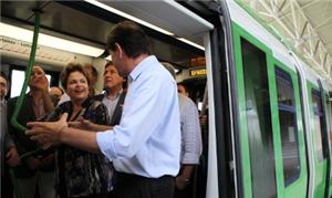 Dilma em visita ao novo metrô