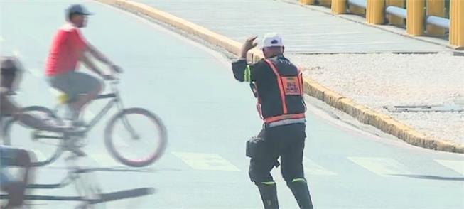 Edvan Gomes em ação no trânsito do Recife