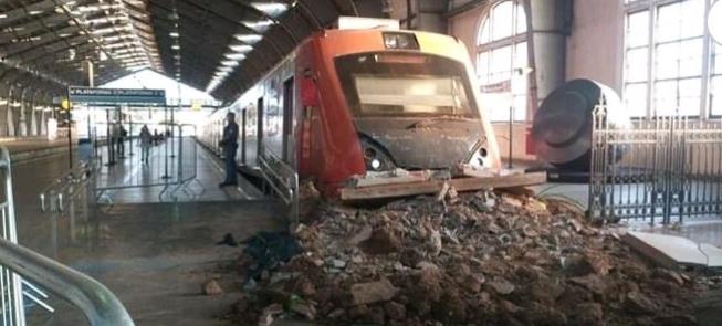 Em março, trem bate em mureta na Estação Júlio Pre