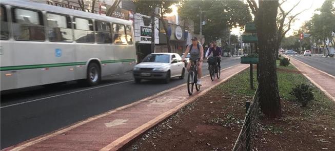 Em Maringá, bicicleta desponta como opção na pande