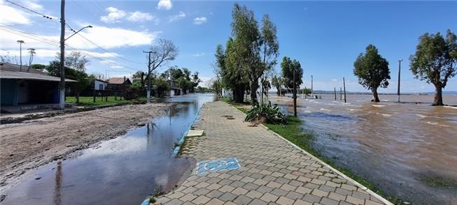 Enchente de 2024 em Barra do Ribeiro (RS): ruas de