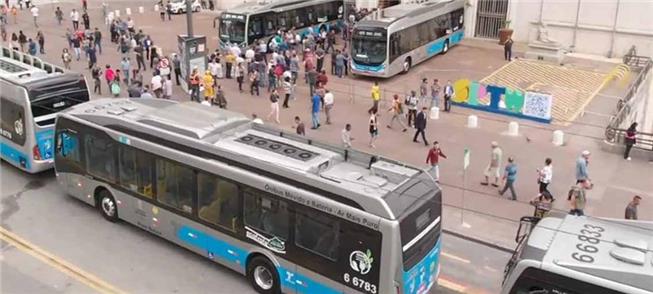 Entrega de 15 ônibus elétricos na Prefeitura, há t