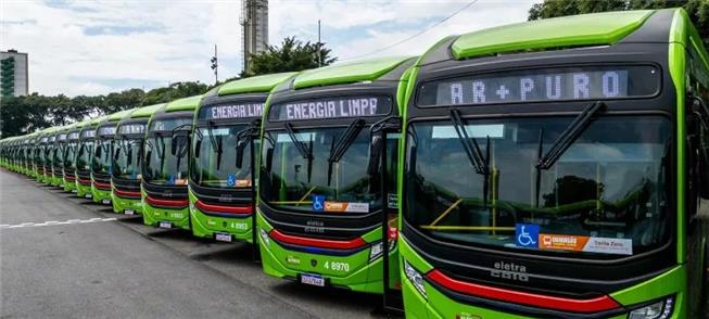 Entrega de ônibus elétricos no Parque Anhembi, São