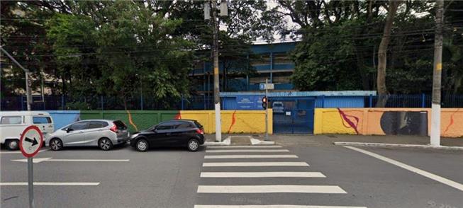 Escola Municipal no bairro de Santana, zona norte