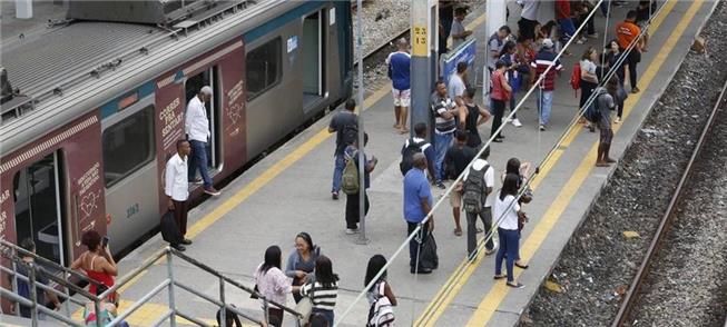 Estação da Supervia, no RJ: transporte é direito s