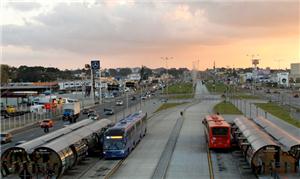 Estação de embarque e desembarque em Curitiba