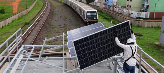 Estação de metrô no DF, abastecida com painéis sol