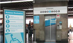 Estação do metrô possui embarque preferencial