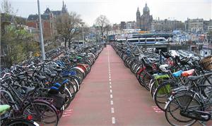Estacionamento de bicicletas em Amsterdã