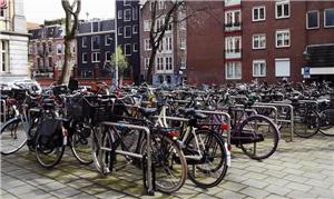 Estacionamento para bicicletas lotado