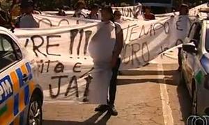 Estudantes protestaram nas ruas centrais de Goiâni