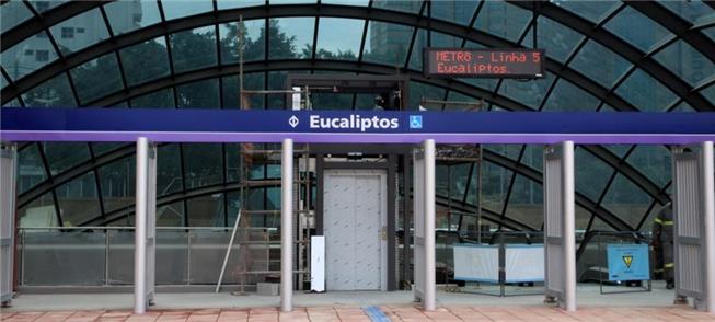 Fachada da nova estação Eucaliptos, da linha 5 do