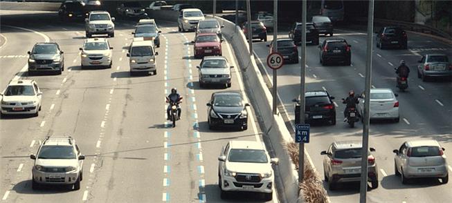 Faixa Azul, espaço preferencial para motociclistas