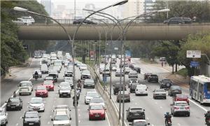 Faixa de ônibus na Avenida 23 de Maio