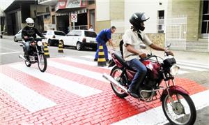 Faixa elevada em Vassouras: segurança ao pedestre