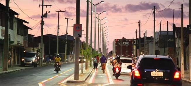 Faixas para ônibus e bicicletas são adotadas em Fo