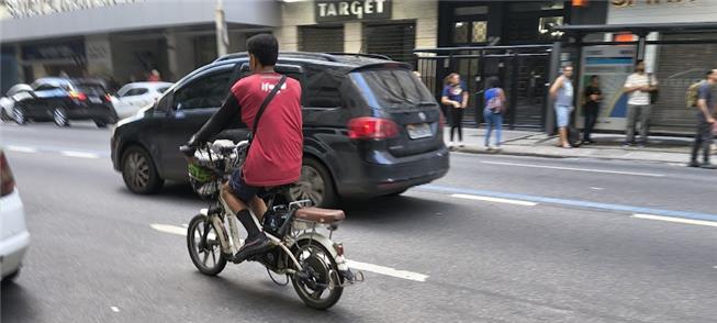 Faltam espaços seguros para veículos leves de duas